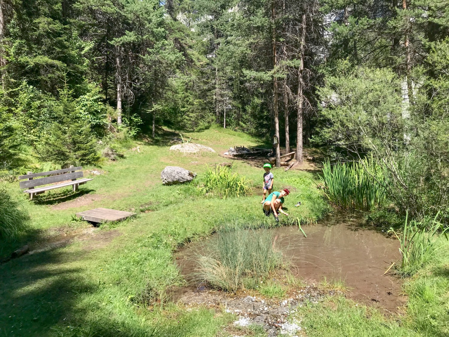 Superbe place de pique-nique et petit lac à Mulin, entre Laax et Valendas-Sagogn. Photo: Michael Roschi