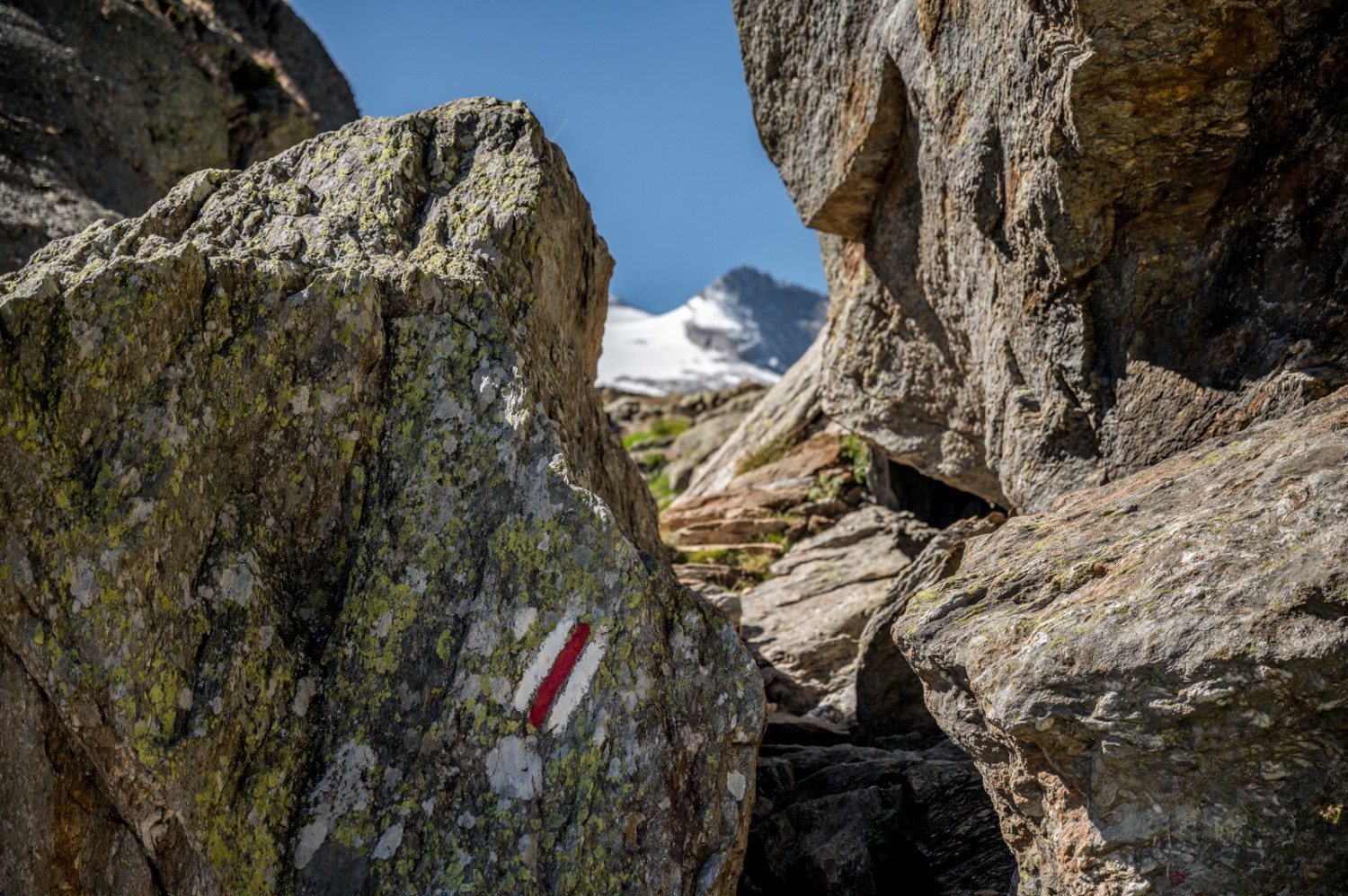 La porta di roccia dopo la prima salita all’altopiano. Immagine: Jon Guler