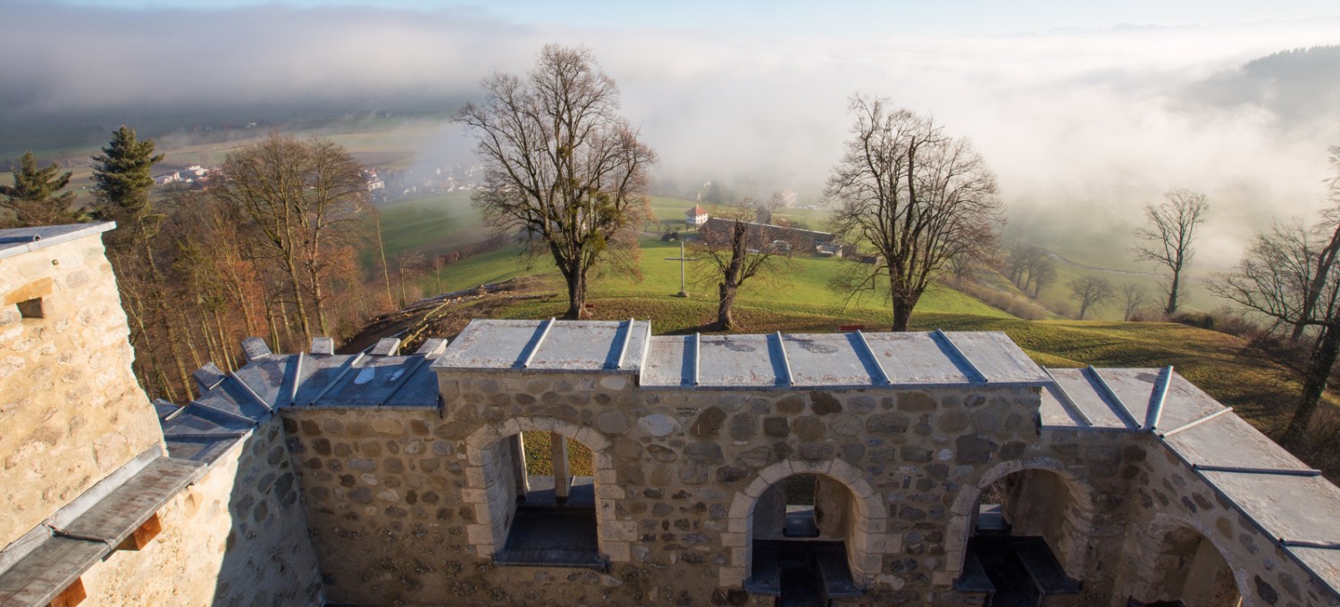 Ausblick von der Burg Kastelen auf Schloss und Dorf Alberswil. Bild: Priska Ziswiler
