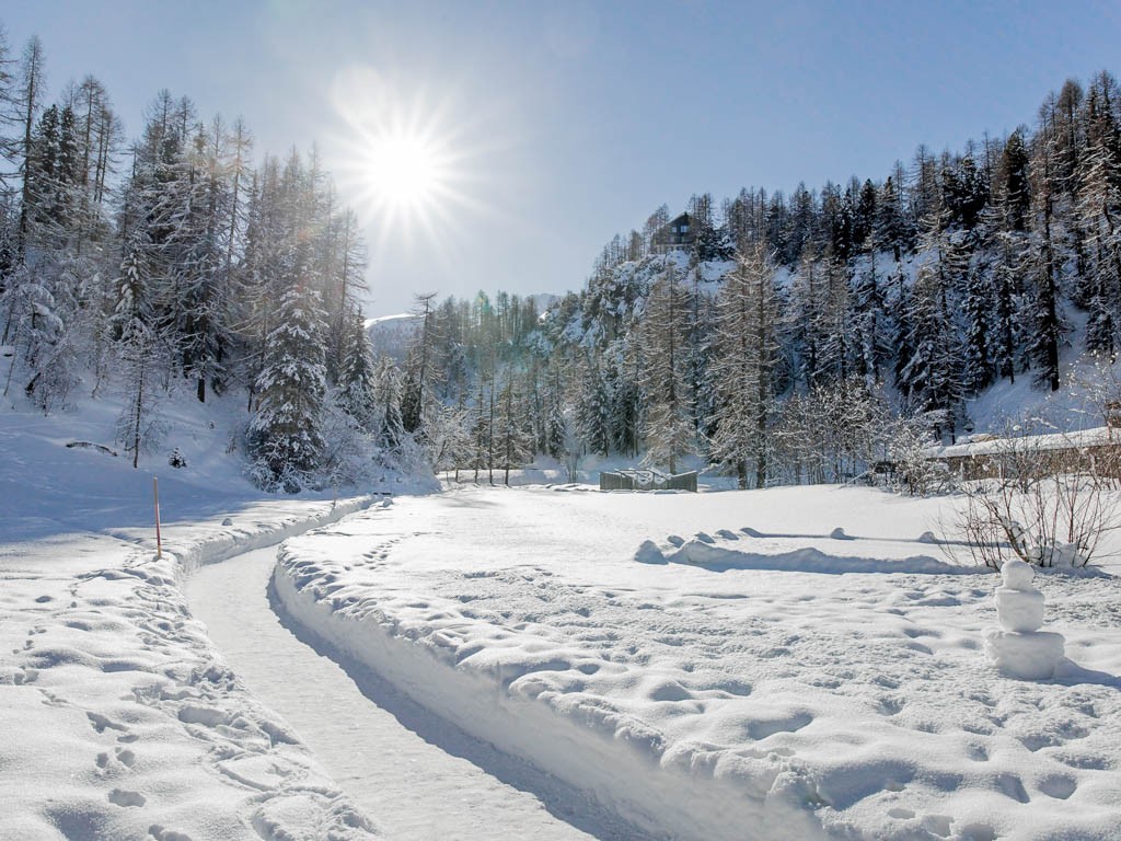 Ein märchenhafter Start dieser Winterwanderung. Bild: Jannik Paul