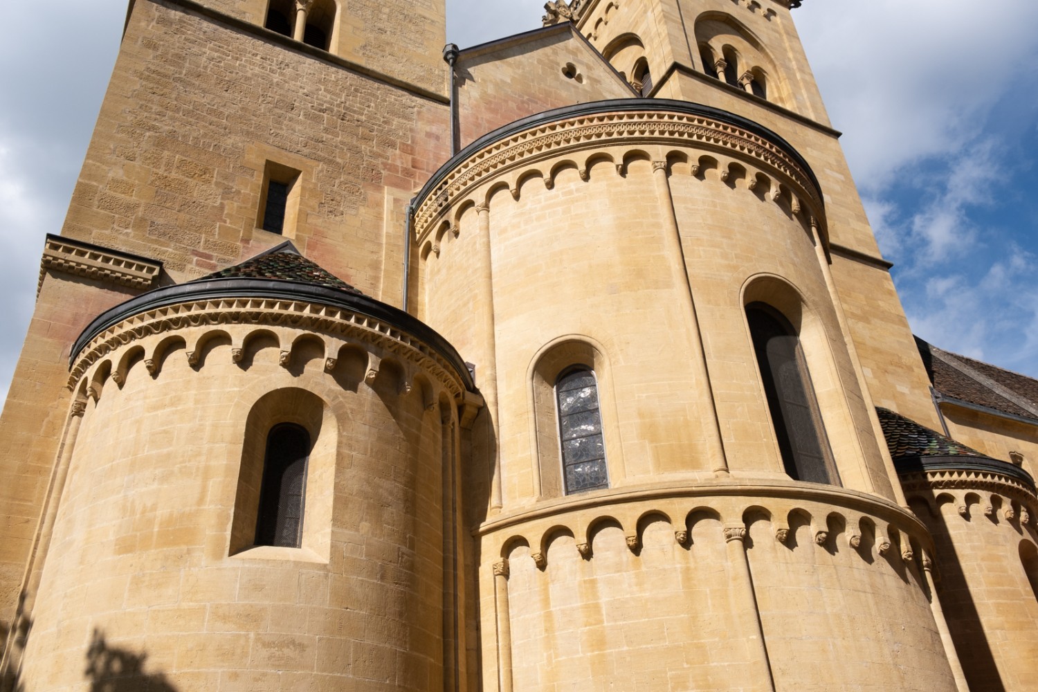 Die imposante Stiftskirche, die im 12./13. Jahrhundert auf dem Schlosshügel erbaut wurde, wird derzeit restauriert.