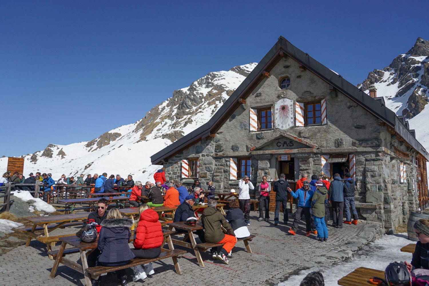 La Cabane Mont Fort, une destination de randonnée populaire et animée. Photo: Reto Wissmann 