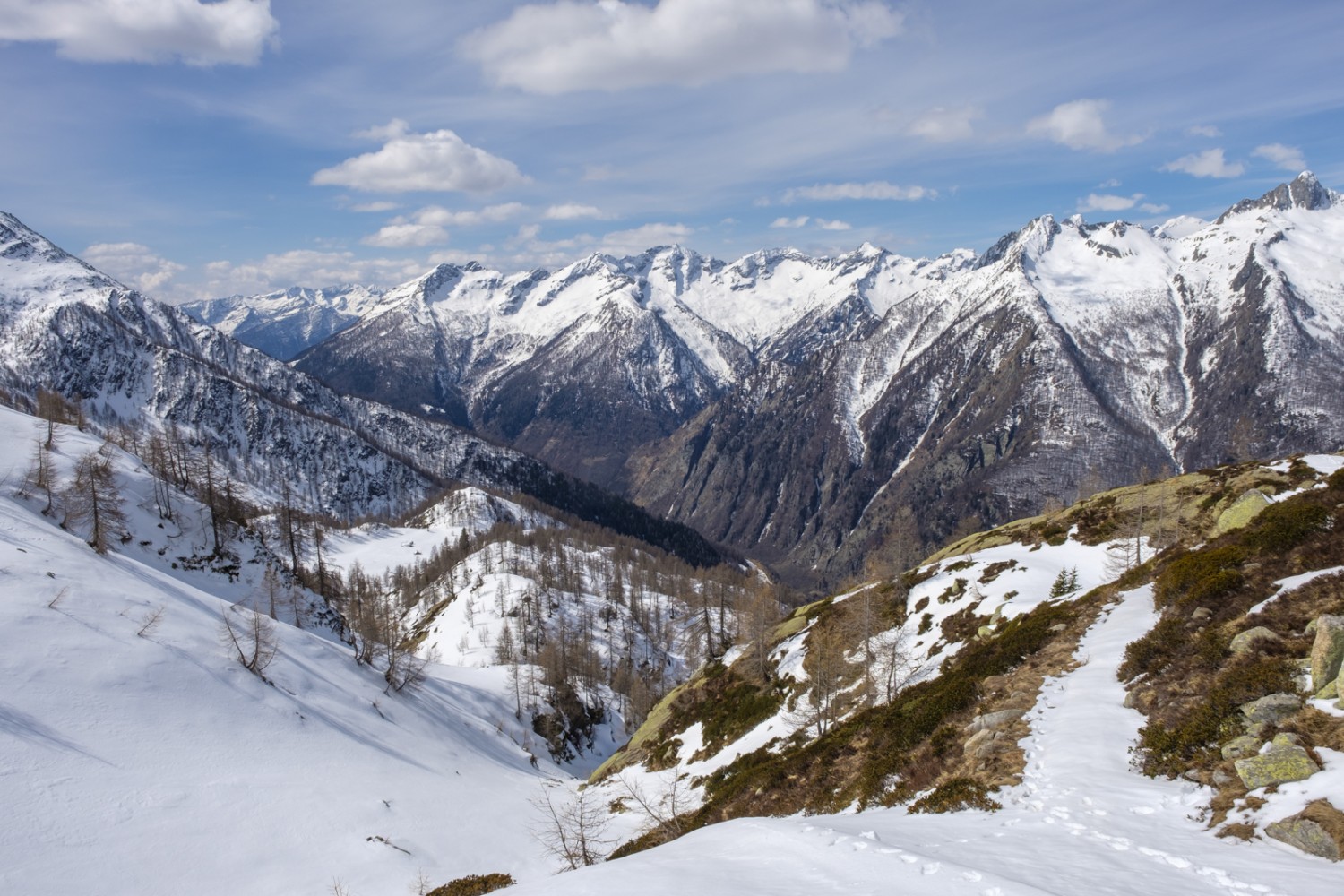 Vista panoramica da Corte Vacarisc sulla Val Lavizzara. Foto: Iris Kürschner