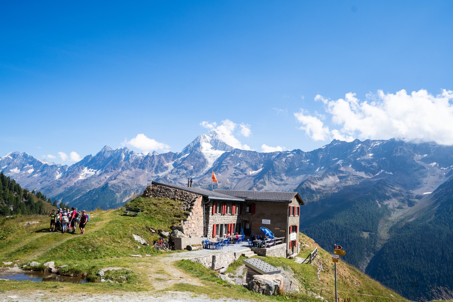 L’auberge Kummenalp accueille également des groupes scolaires et sert des boissons. Photo: Wanderblondies