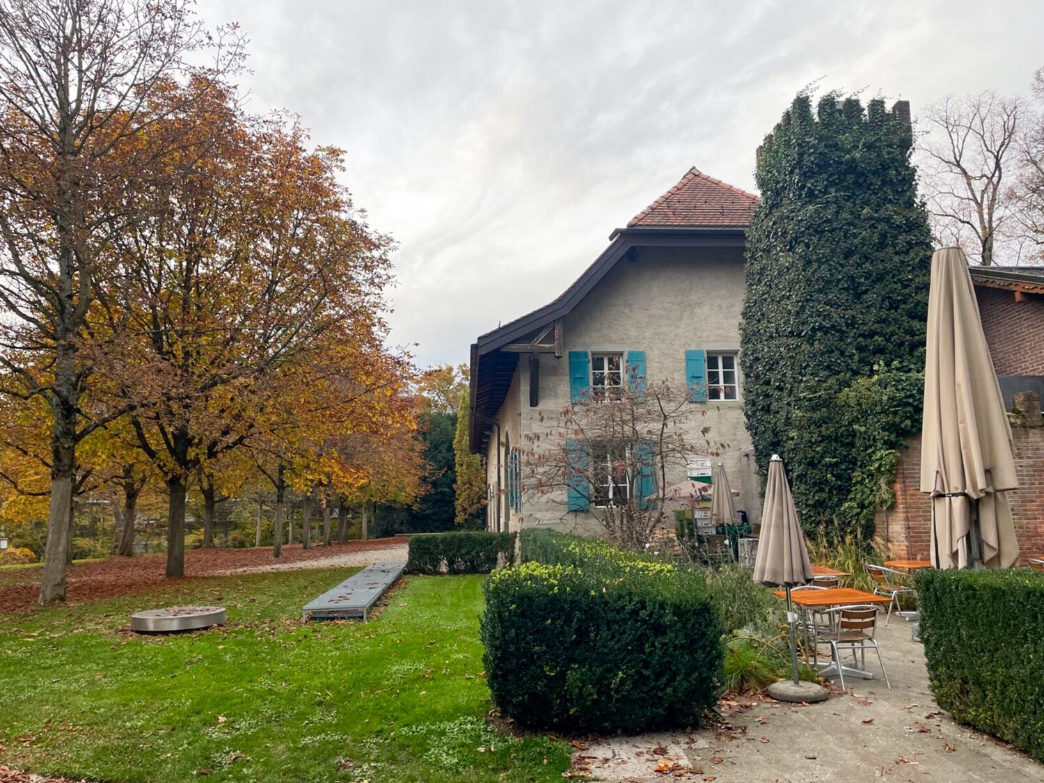 Der Parc de l’Hermitage lädt zur ersten Pause ein.