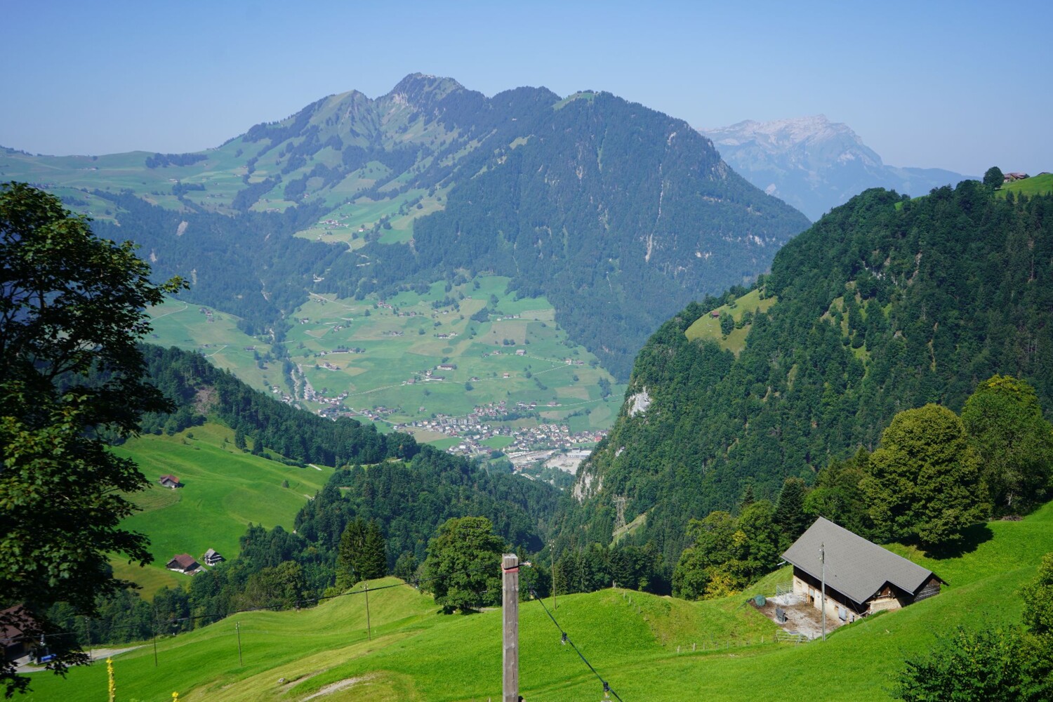 Von Niederrickenbach bringt die Luftseilbahn die Wandernden bequem wieder ins Tal.