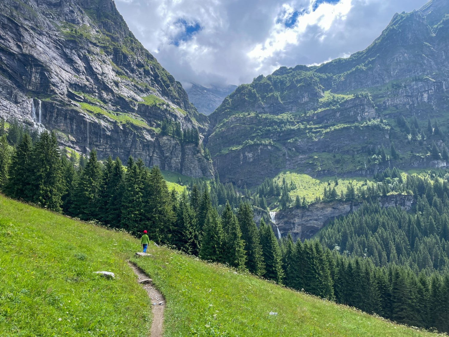 Durch Champérys Felsenkessel zur Cantine