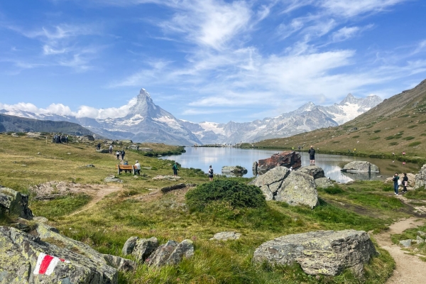 Cinq lacs et le Cervin en vue