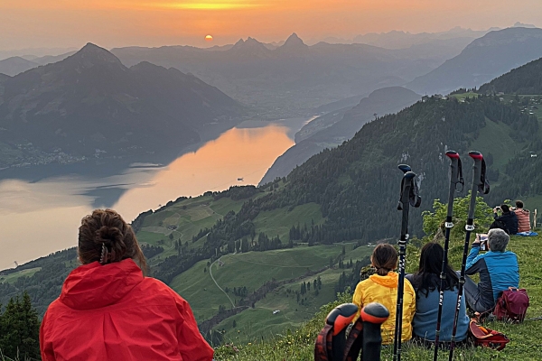 Sonnenaufgang mit Älplerzmorgä auf der Musenalp