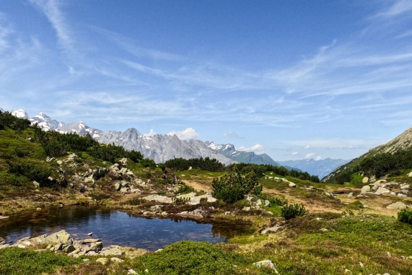 Aussichtsreiche Wanderung zum kristallklaren Wannisbortsee