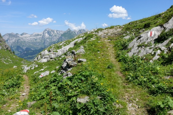 Durch die Karstlandschaft auf den Chäserrugg