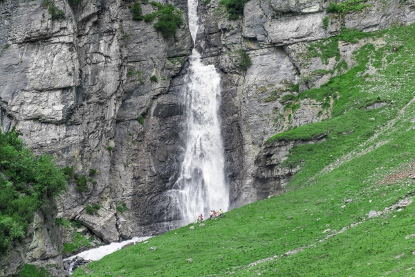 VIP-Angebot für Wanderpassinhaber:innen: Zum Wasserfall am Lag da Pigniu
