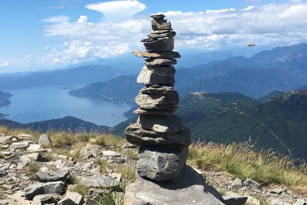 Croce del Monte Tamaro e la chiesa Santa Maria degli Angeli di Botta/Cucchi