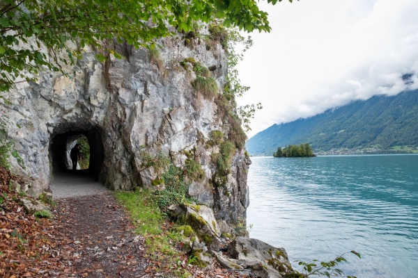 Von der Schweibenalp dem Wasser folgend