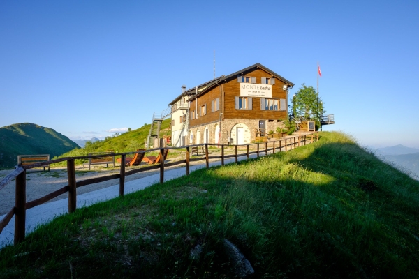 Selve castanili e una cresta nel Malcantone