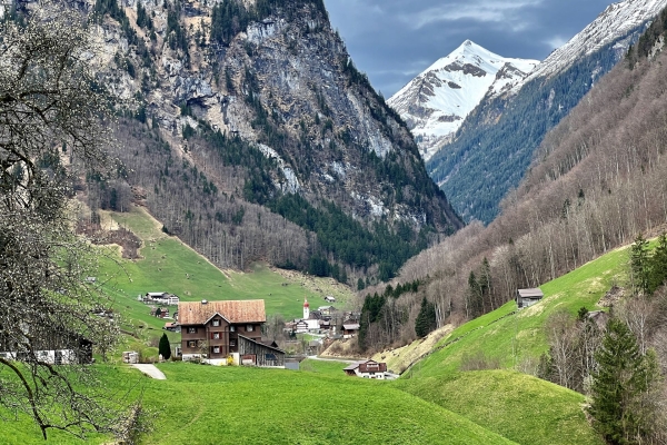 Rundwanderung ab Isenthal hoch über dem Urnersee
