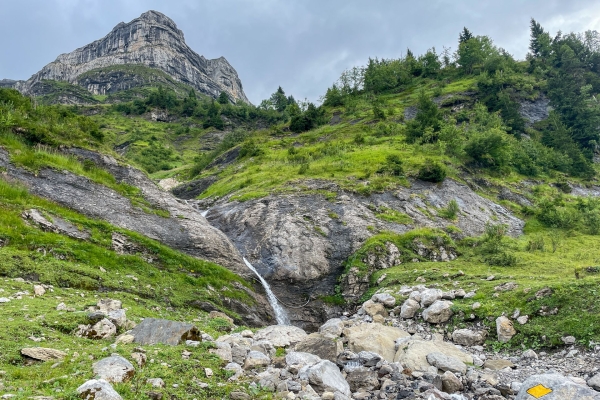 Durch Champérys Felsenkessel zur Cantine