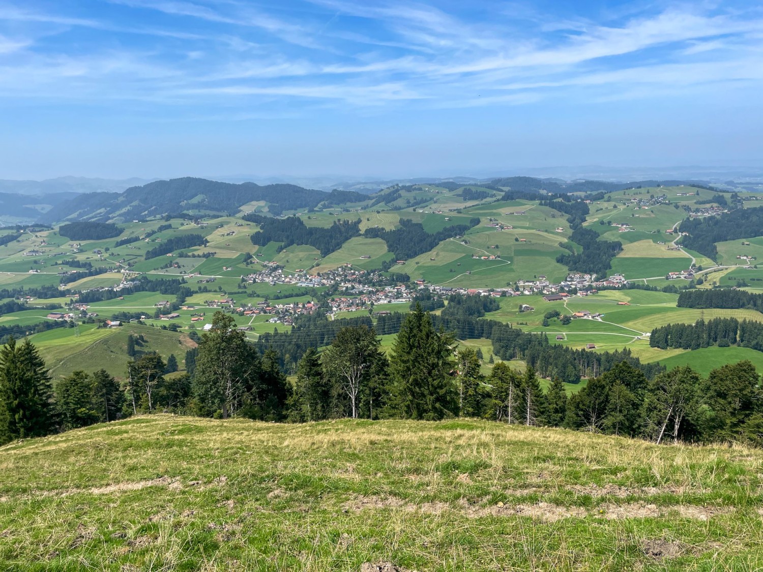 Pause auf dem Hochhamm - das Appenzellerland im Blick.
