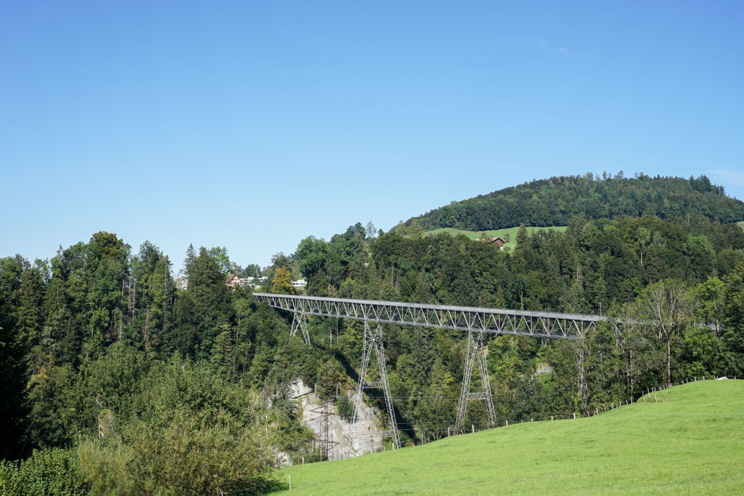 Etwas später wird die 355 Meter lange Haggenbrücke überschritten.