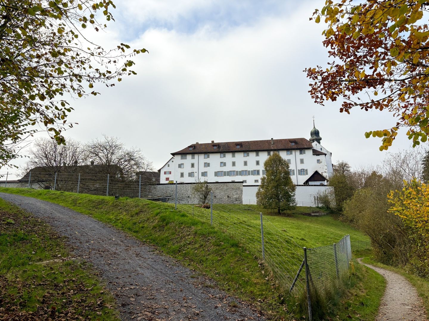 Le couvent bénédictin Saint-Martin, à Hermetschwil, vaut le détour.