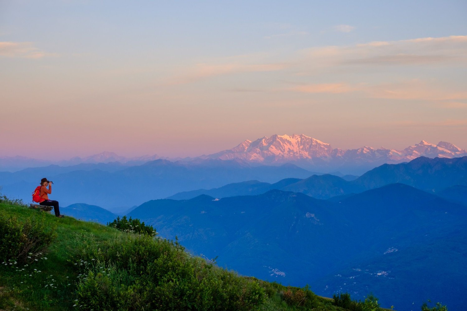 A l’aube, vue magnifique sur le Monte Rosa depuis le Monte Lema