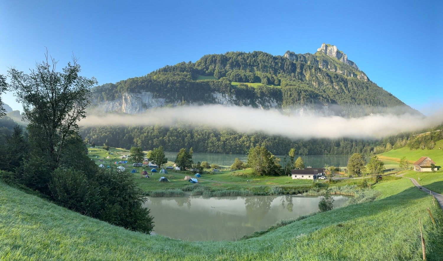 Situation idyllique: le petit lac et le Niderbauen Chulm