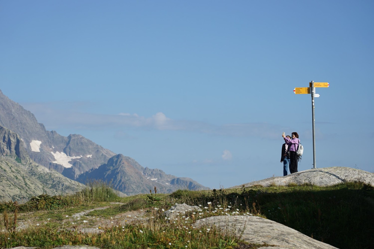 Les touristes sont nombreux au col du Grimsel.