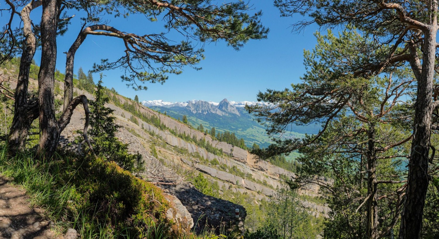 Dans la montée, avec l’arête est de l’éboulement