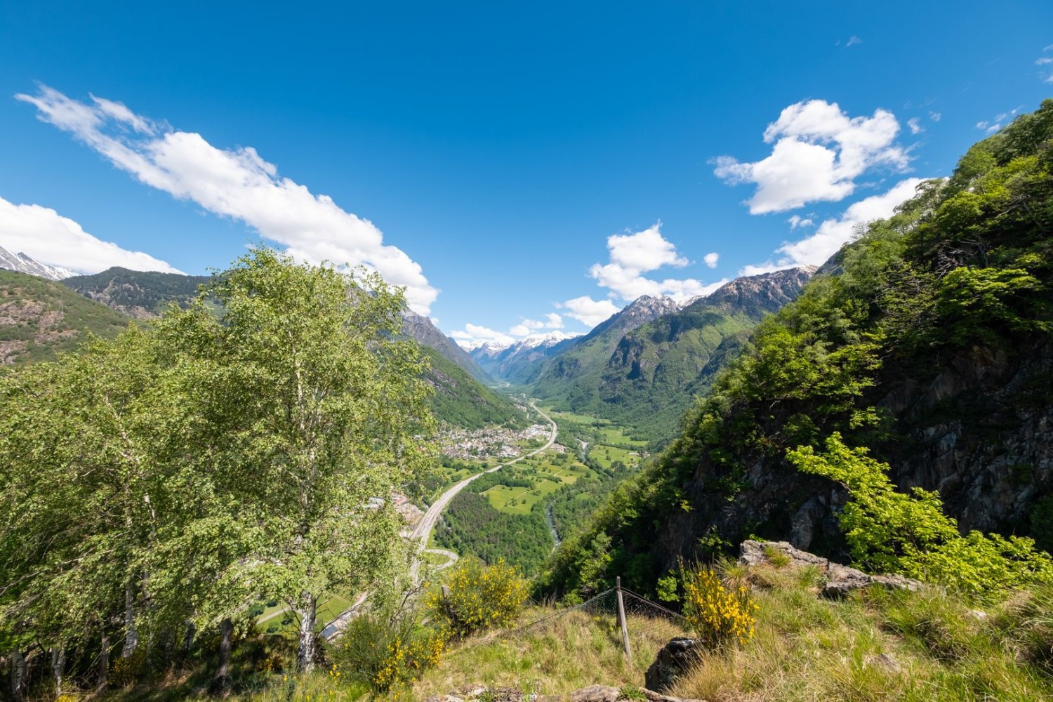La Mesolcina si insinua in profondità nelle montagne grigionesi – dalla Torre Boggiano si può ammirare tutto dall’alto.