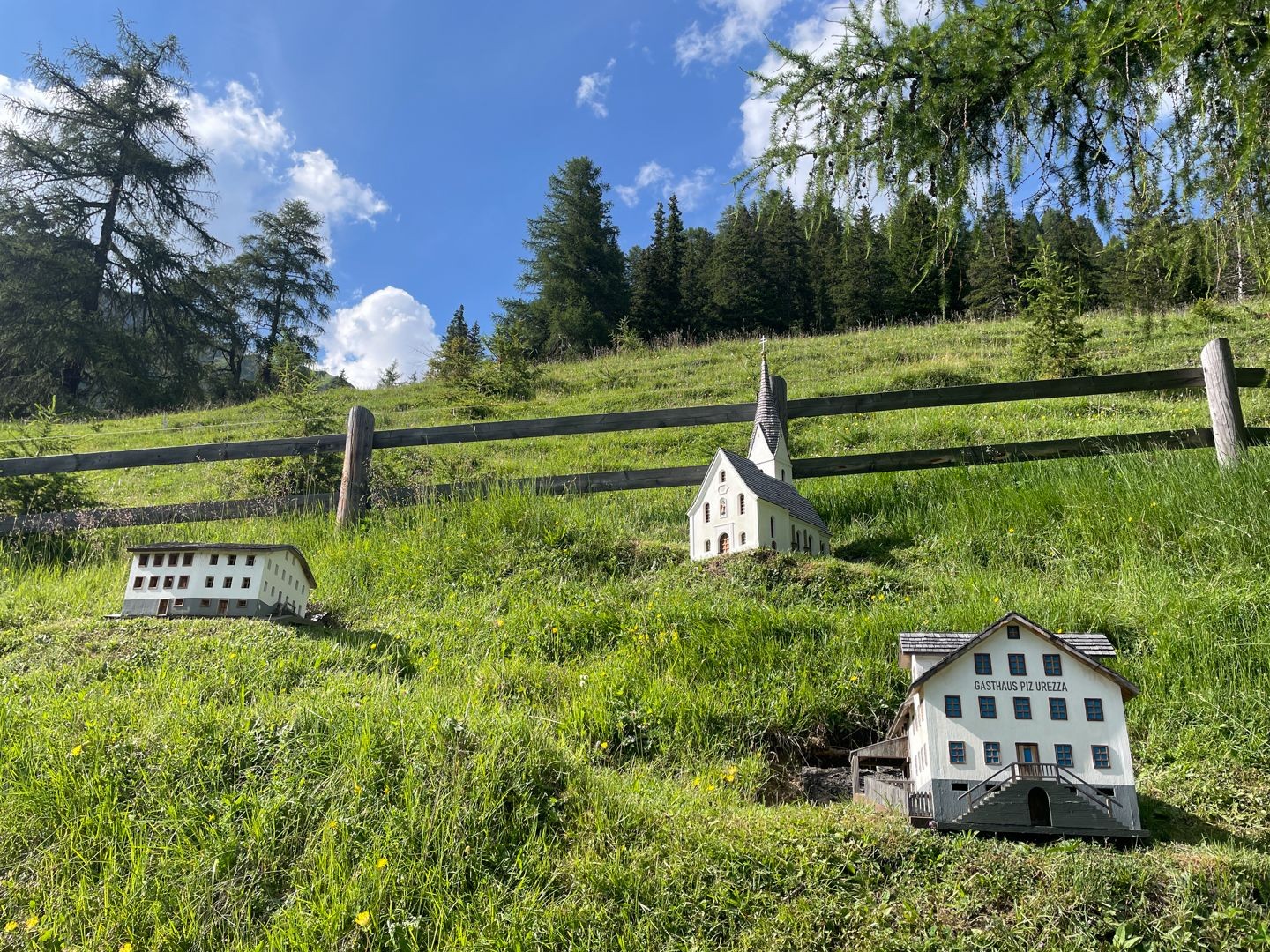 Die Modellhäuser auf dem Kulturweg am Ende der Wanderung.