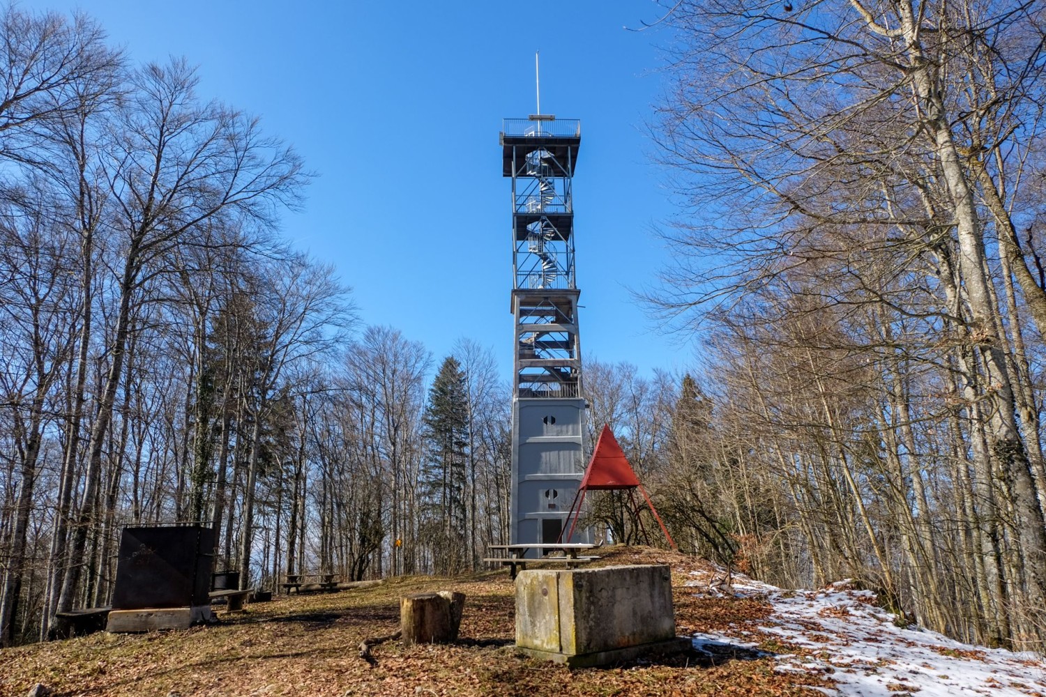 On rejoint la plateforme de la tour panoramique du Wiseberg par 128 marches