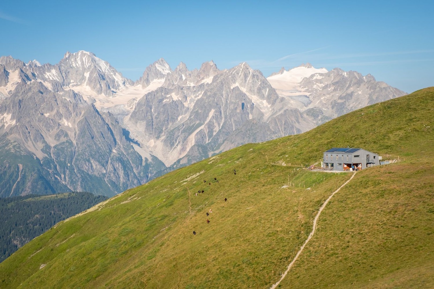 In der Cabane de Mille am Col de Mille lässt sich auch übernachten.
