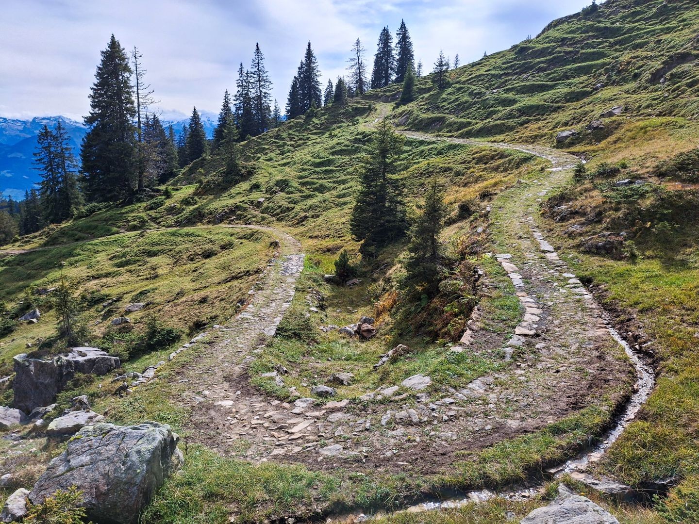Der Polenweg ist ein herausragendes Beispiel früherer Wegebaukunst.