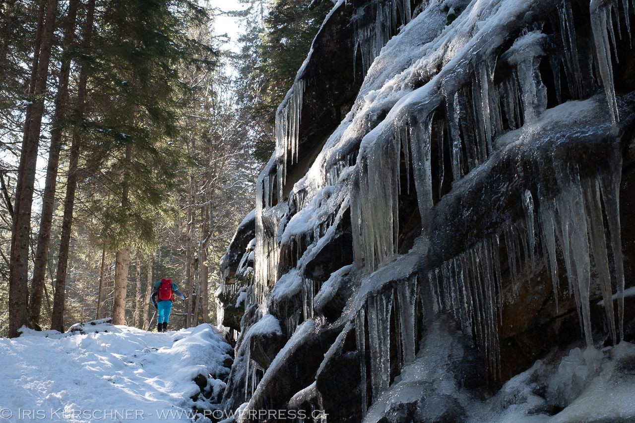 Eiszapfen in der Schlucht der Emme kurz vor Küblisbühl.