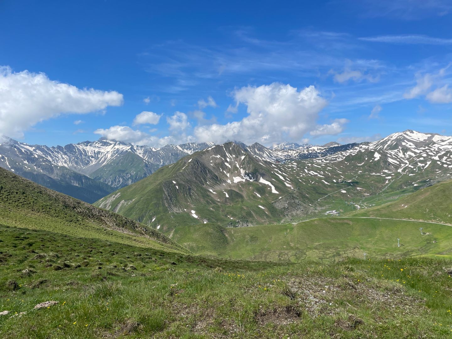 Blick zurück auf die Alp Trida, das Skigebiet von Samnaun.