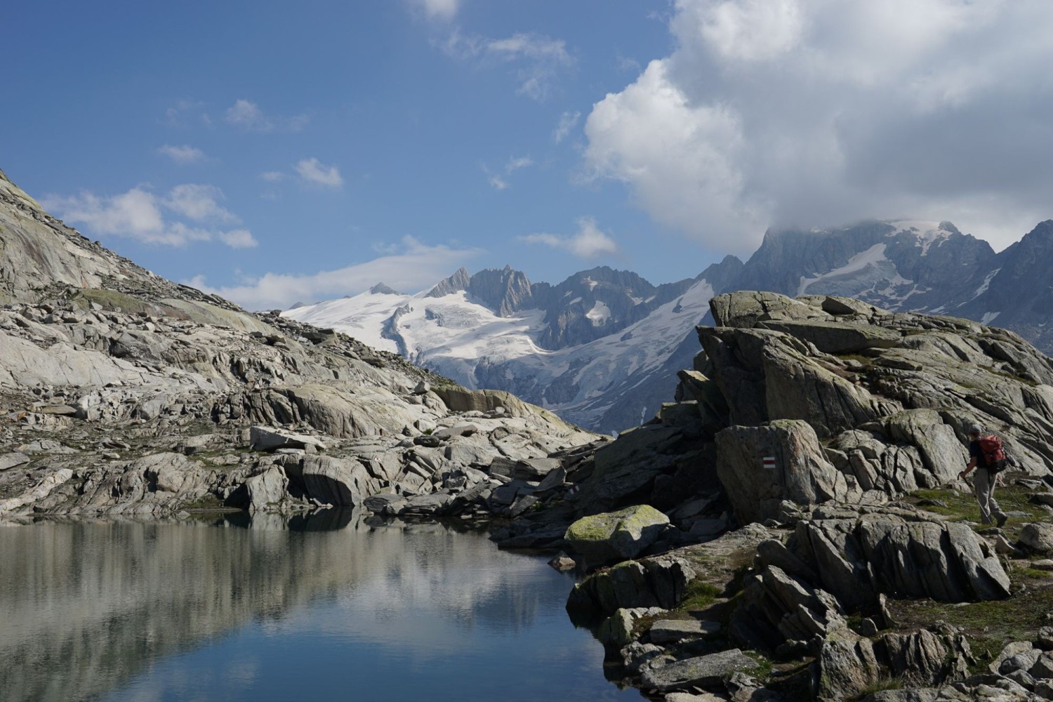 Le Grätlisee et le Galenstock derrière lui
