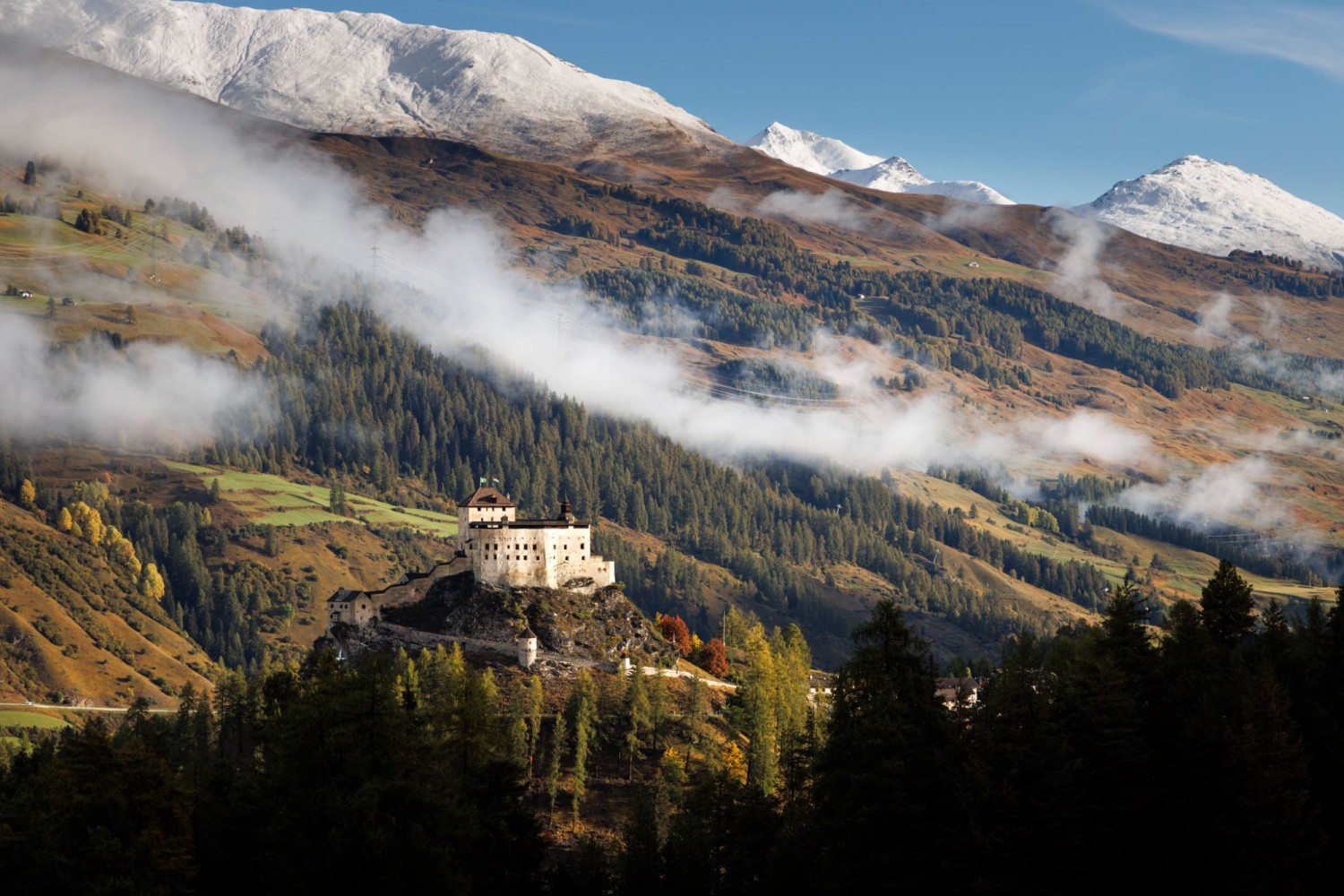 Beim Schloss Tarasp ist das Ende der Wanderung erreicht.