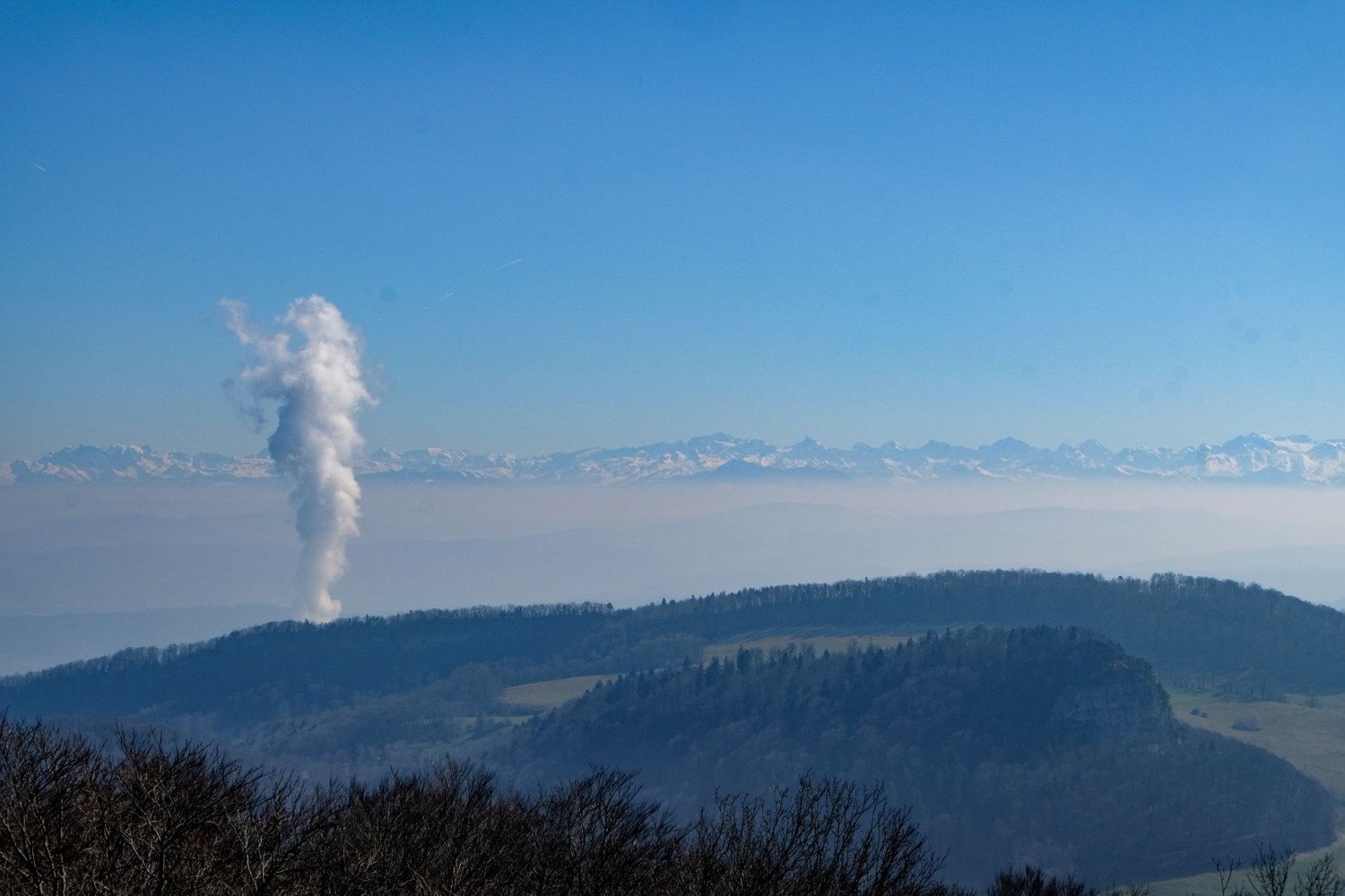 Une centrale nucléaire comme repère. Sur la photo, la colonne de vapeur d’eau de la centrale de Leibstadt.