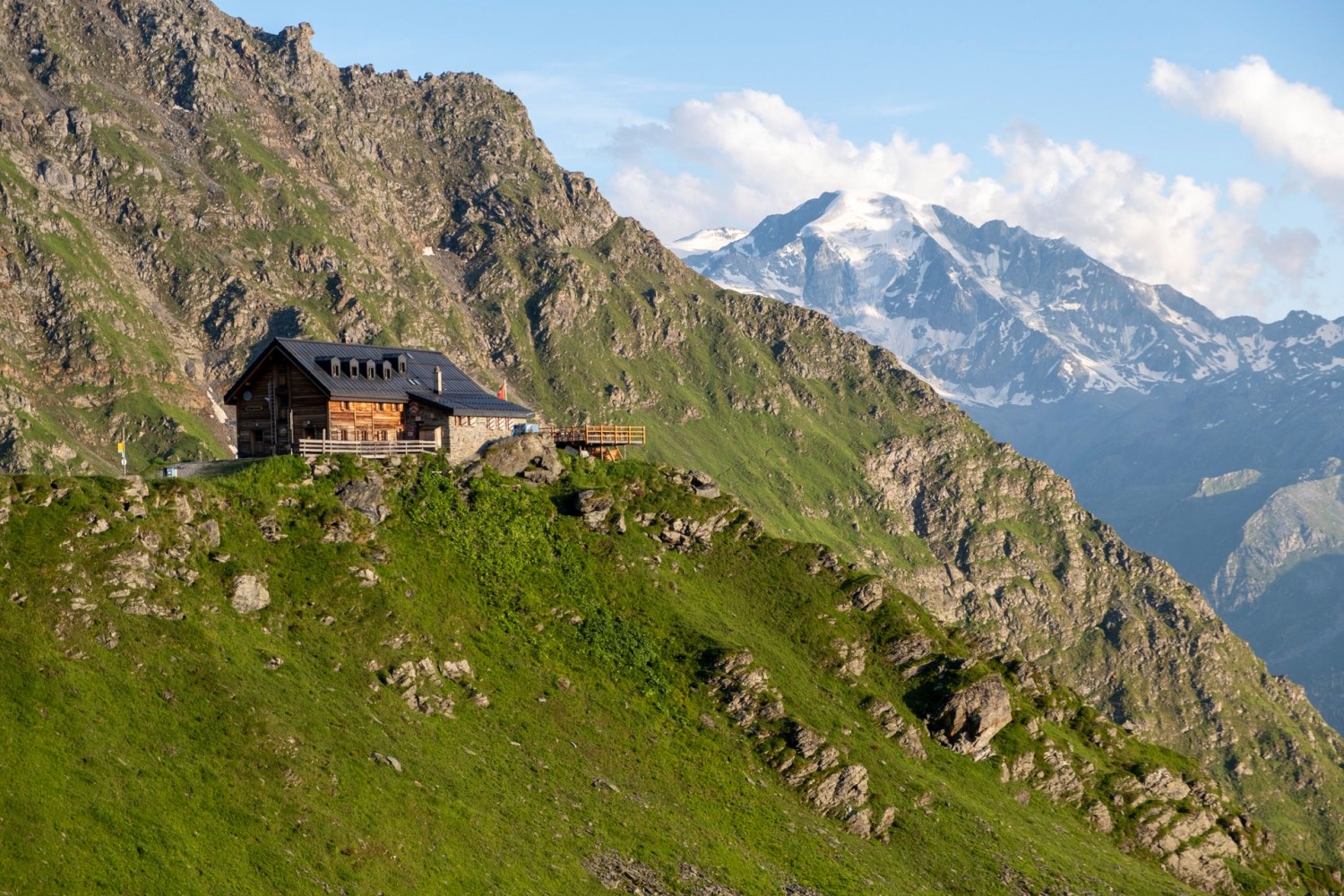 Ist die Anreise zu lang, so bietet die Cabane du Mont Fort über der Alp La Chaux einen idealen Ausgangspunkt.