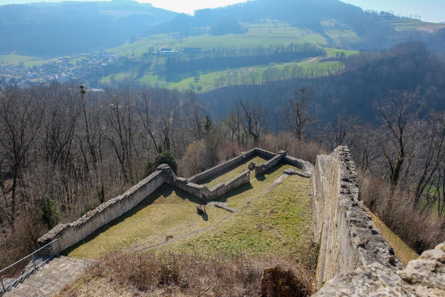 Cette randonnée prend fin avec la visite des ruines du château de Homburg.