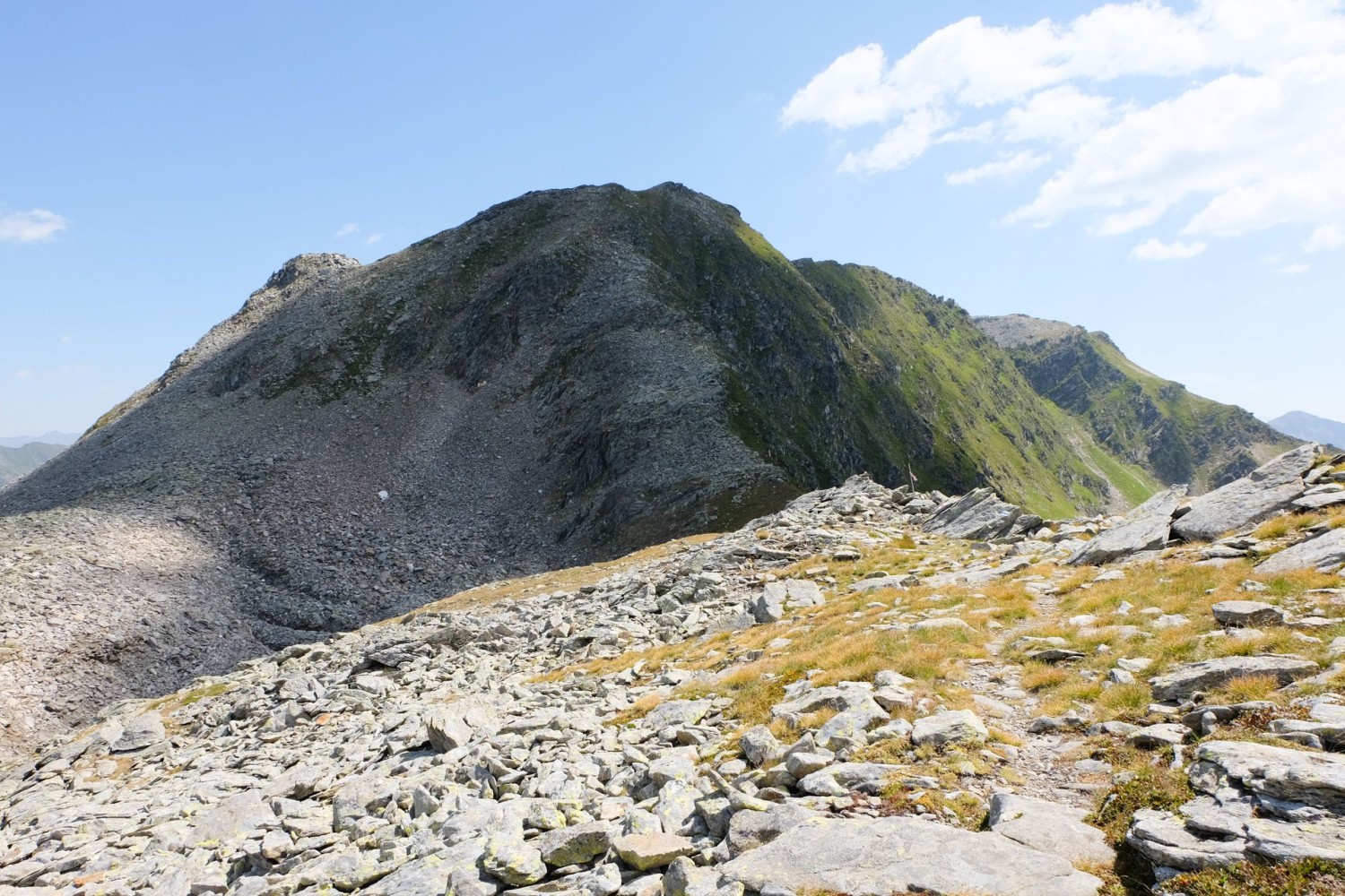 Der Aufstieg zum Passo Predèlp ist steinig. Auf dem Passo beginnt die Leventina.