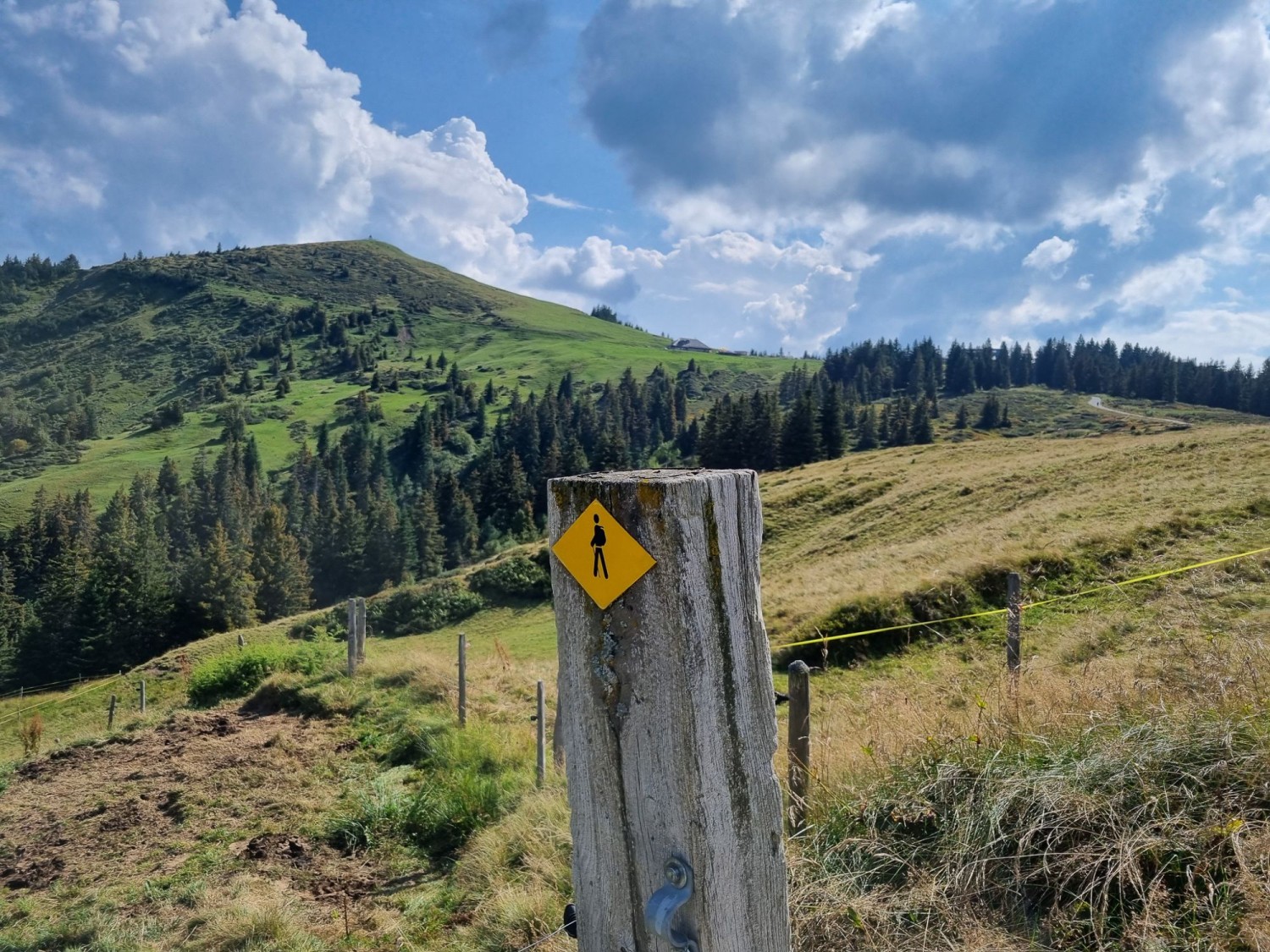 Vue sur La Berra, où le télémixte permet de redescendre dans la vallée.