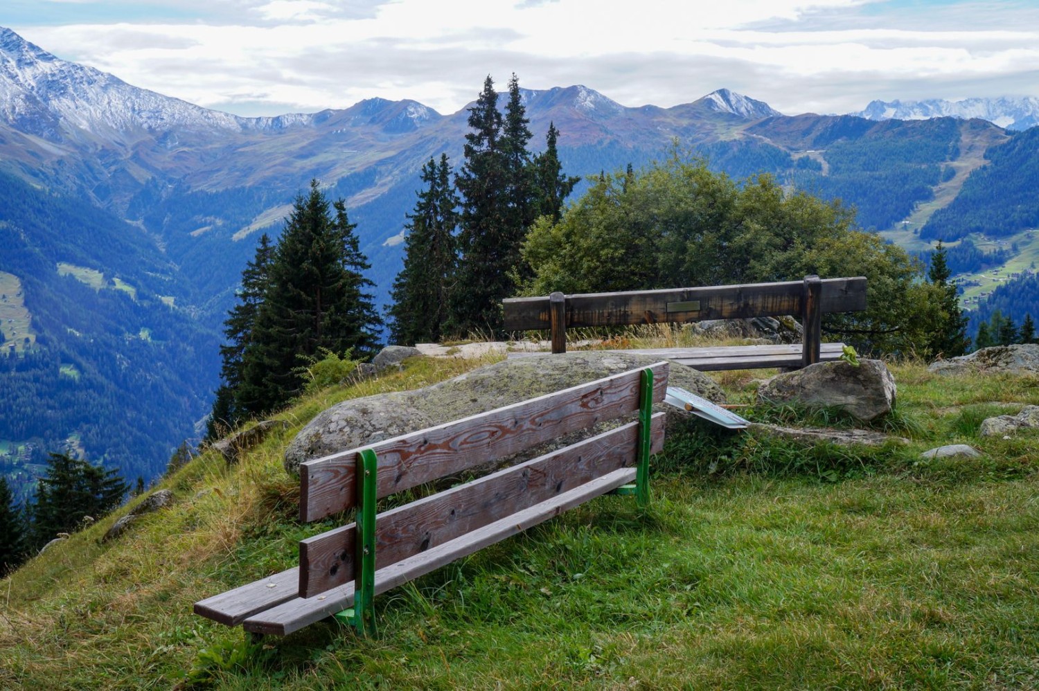 Beim Weiler Clambin bietet sich eine kleine Pause an.